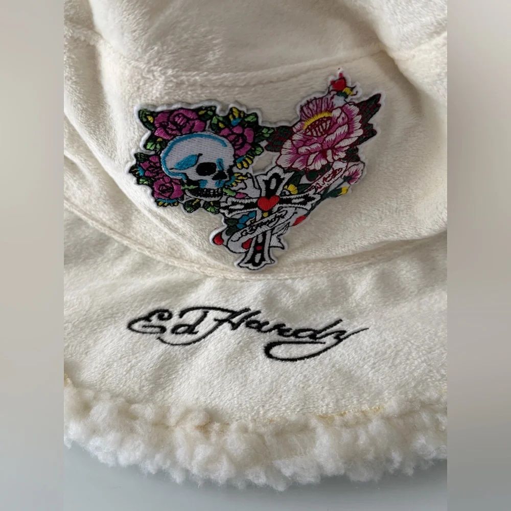 Ed Hardy fleece White Bucket Hat Embroidered skull Heart Design